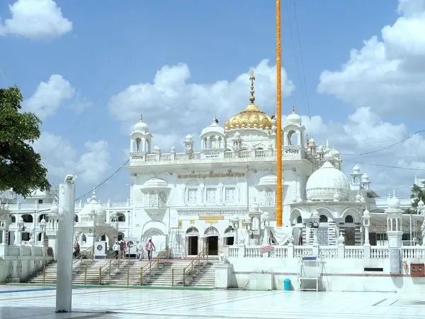 Delhi to Chandigarh Taxi Service