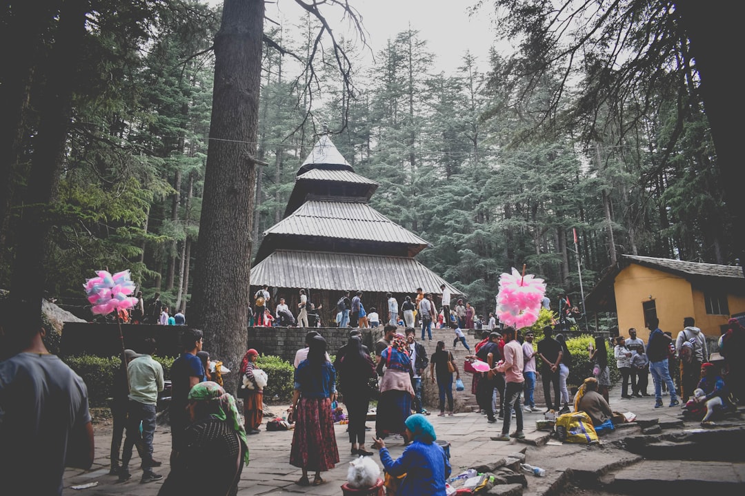 Chandigarh to Manali Taxi